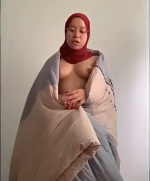 Video Syur Fatin Amirah Si Hijab Kacamata