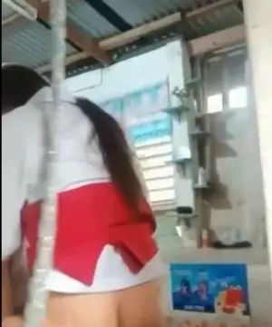 Dipaksa Ngewe Sama Supir Truk Padahal Lagi Jualan
