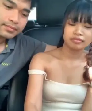 Bocil Diewe Paman Di Dalam Mobil