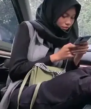 Cewek Hijab Ngewe Dalam Mobil